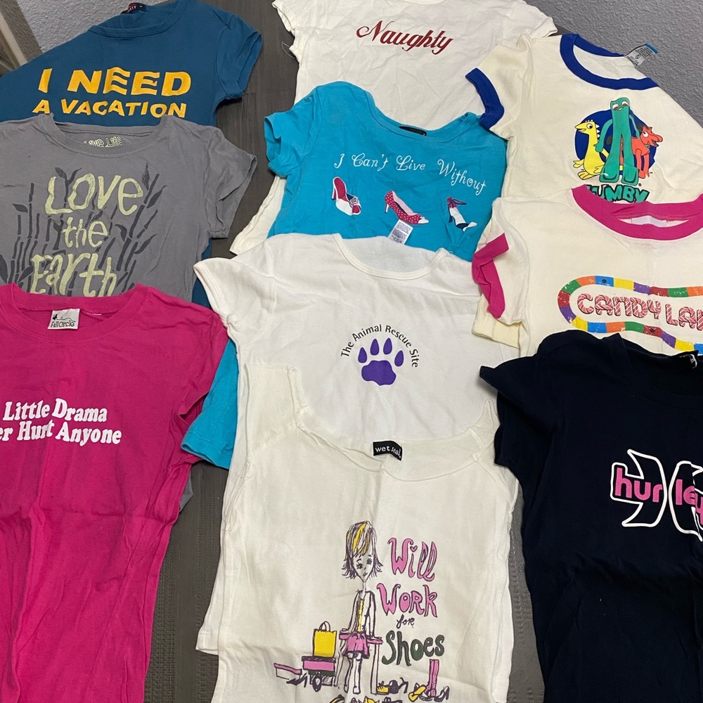Women’s small / Xs graphic tees - Picture 1 of 1